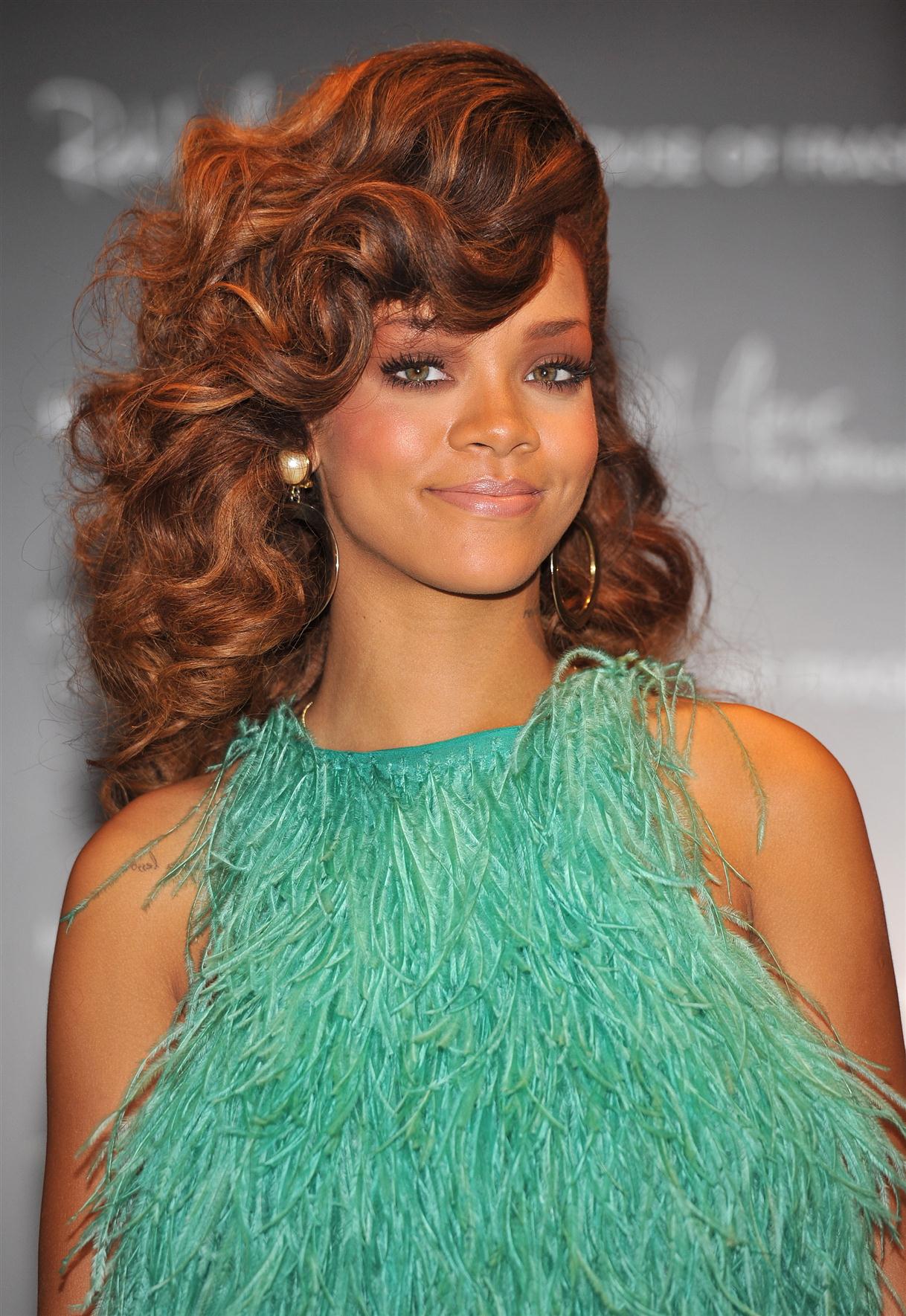 Rihanna promotes her new fragrance photos | Picture 61689